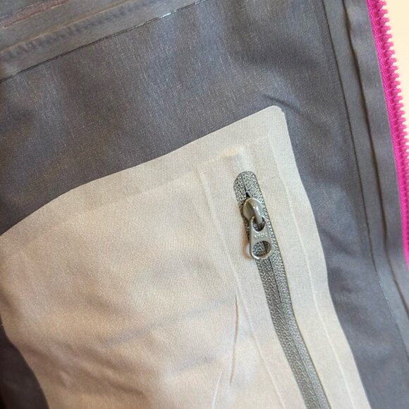 Rose-red Arc'teryx Durable Waterproof Jacket/Ski Suit - Picture 8 of 9